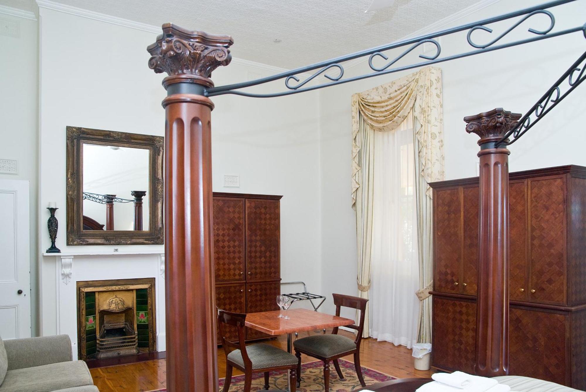 Hermitage Hill Country Retreat Wellington Room photo